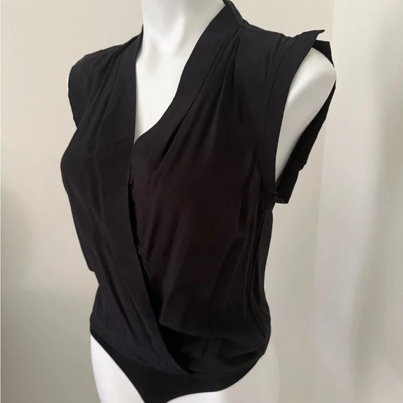 Lamarque Bodysuit Wrap Top Black Cap Sleeve Small NWT - Picture 2 of 8